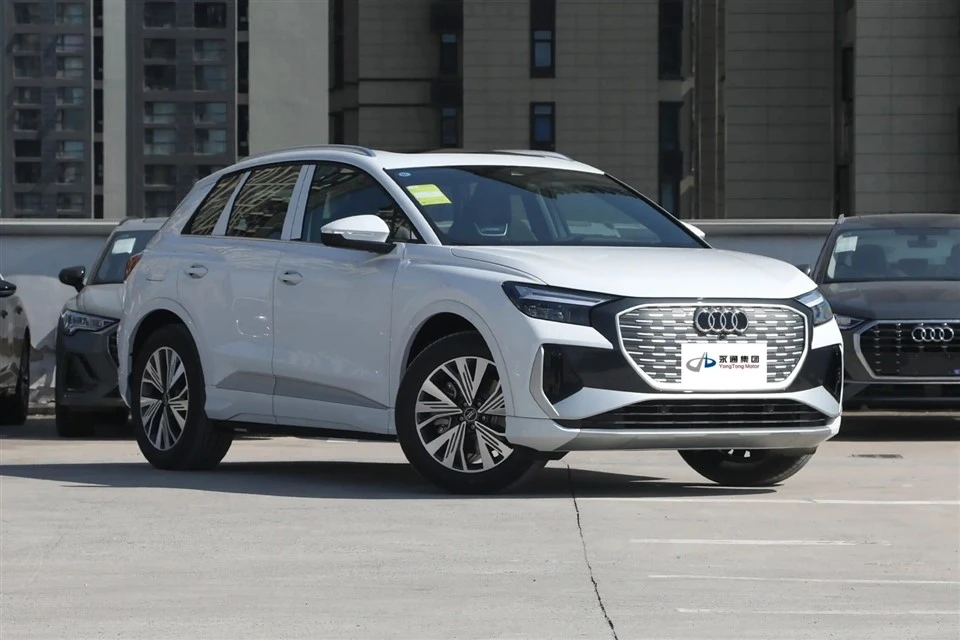 AUDI Q4-e Tron